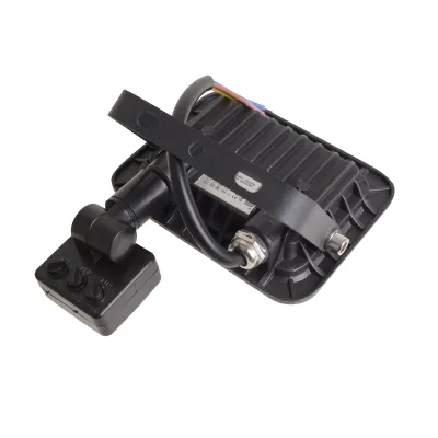 Светодиодный прожектор с датчиком движения HL-19P/30W CW IP65 Brille Светодиодный прожектор с датчиком движения HL-19P/30W CW IP65 Brille